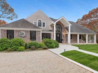 11 Pepi Ct, Hampton Bays, NY 11946