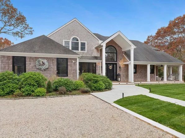 11 Pepi Ct, Hampton Bays, NY 11946