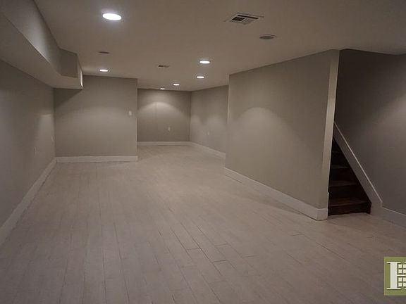 4th image of 712 Halsey St #1
