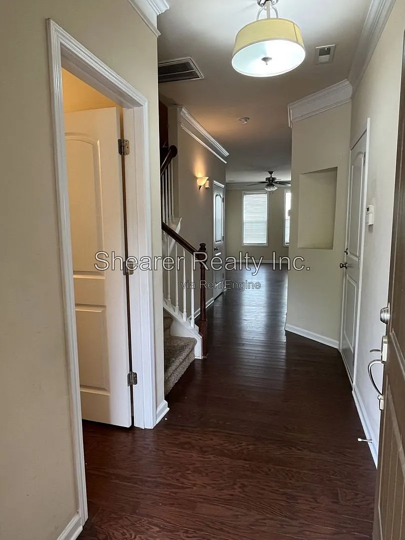 3 bed, 2.5 bath, 1627 sqft, $2,250 — Photo 3