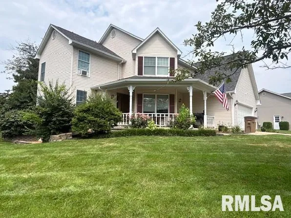 16 Fox Hill Dr, Carlinville, IL 62626