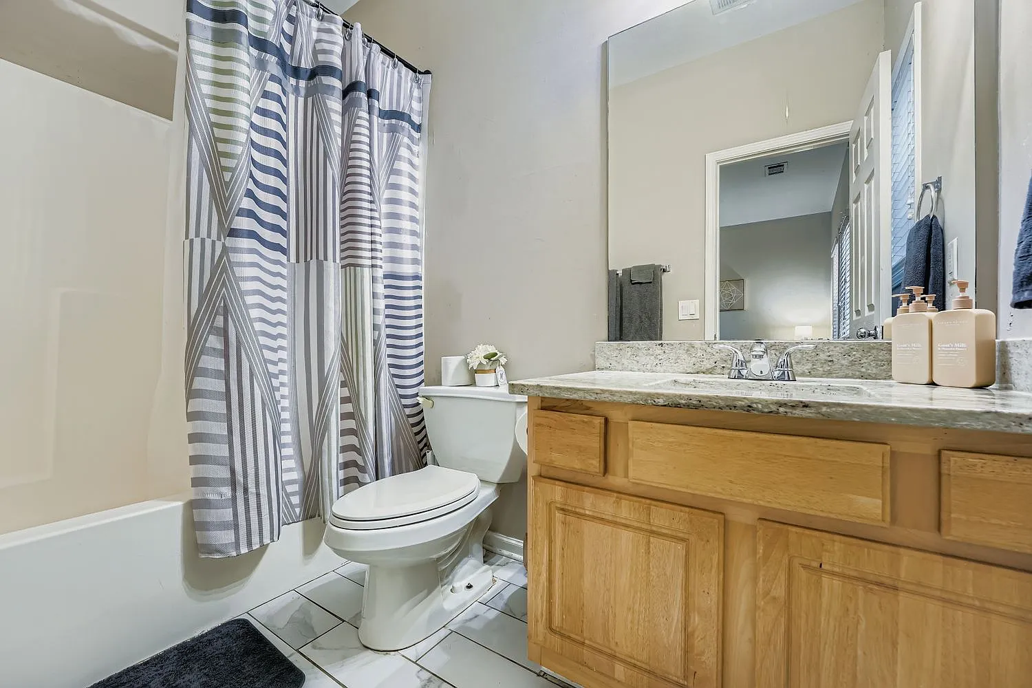 1 bed, 1.5 bath, 1788 sqft, $1,300 — Photo 4