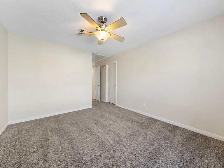 614 Foster St — Photo 13