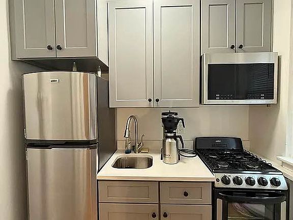 2nd image of 127 W 96th St APT 6G