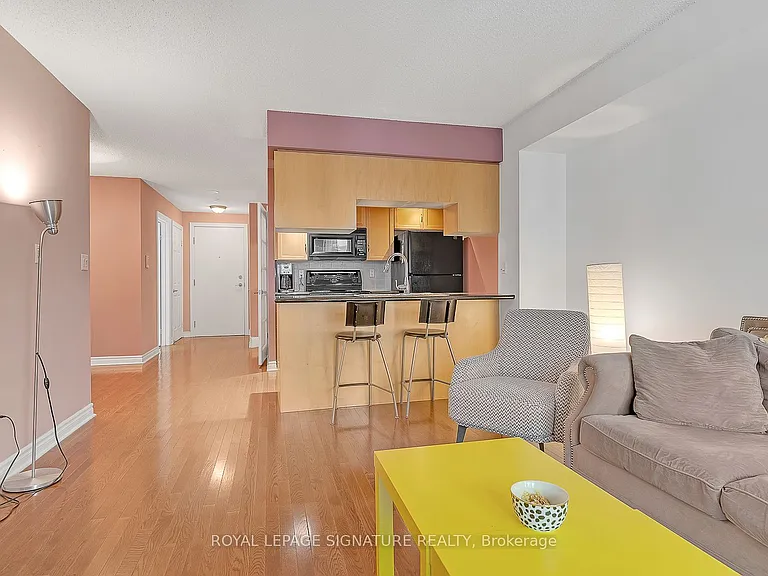 270 Wellington St W #710 — Photo 8