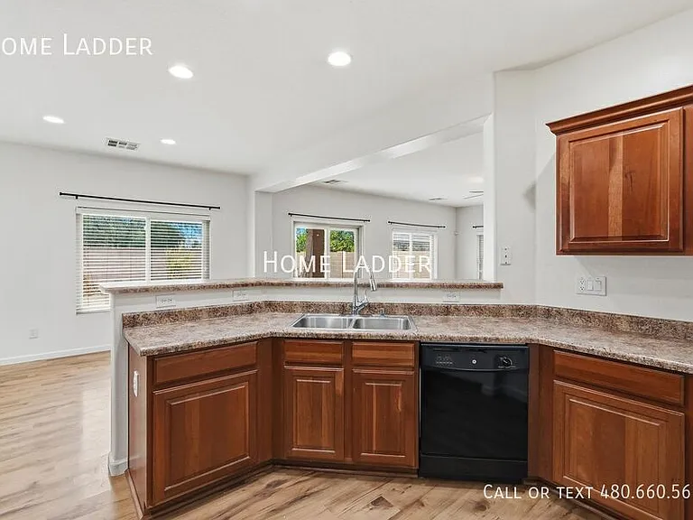 18428 N Jameson Dr — Photo 13