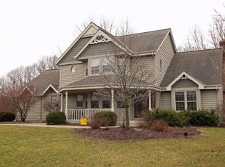 N52W16009 Bette Dr, Menomonee Falls, WI 53051