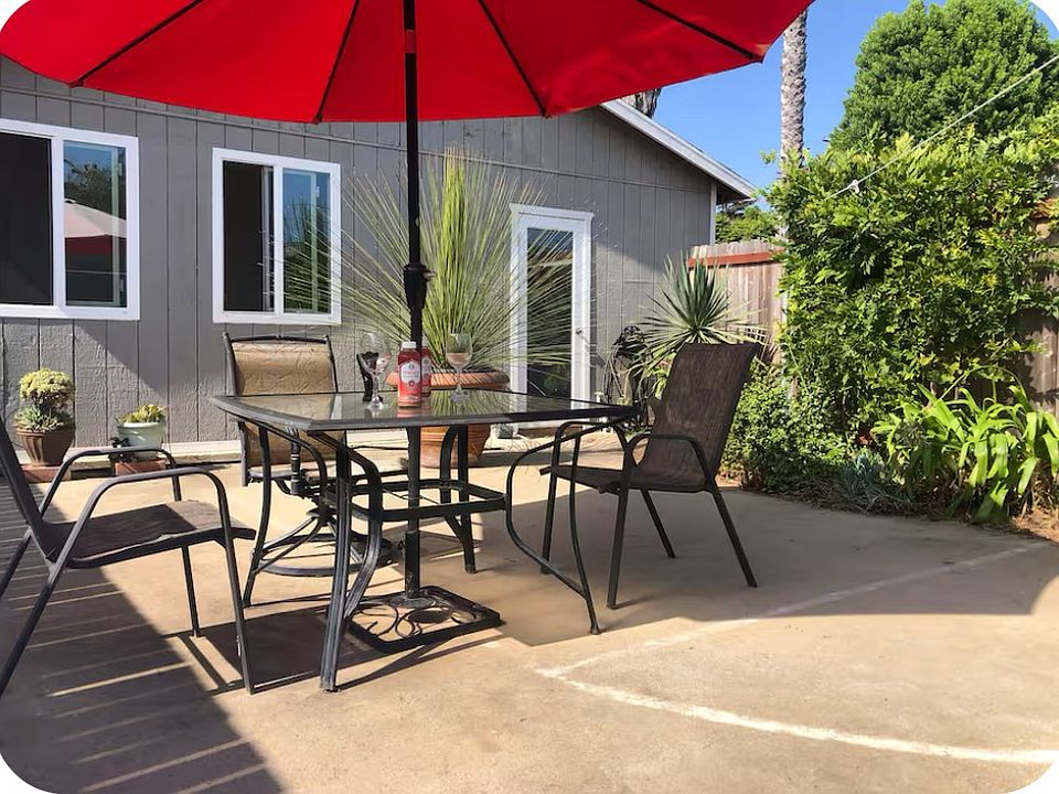 Private front courtyard