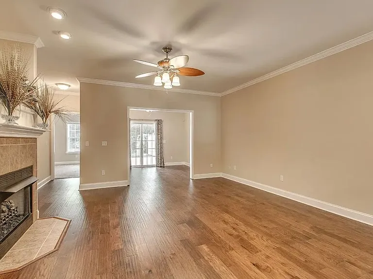 2208 Stanford Ct — Photo 7