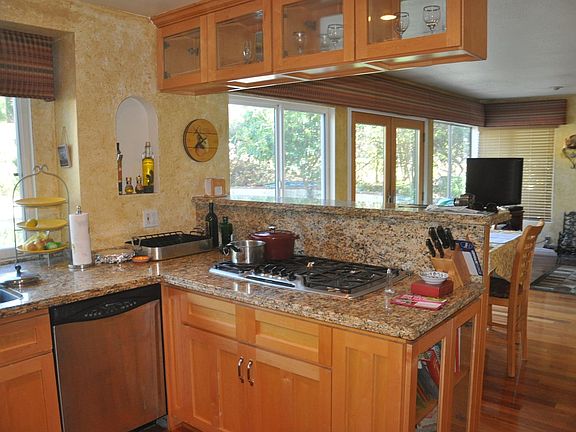 4th image of 8398 Jennet St