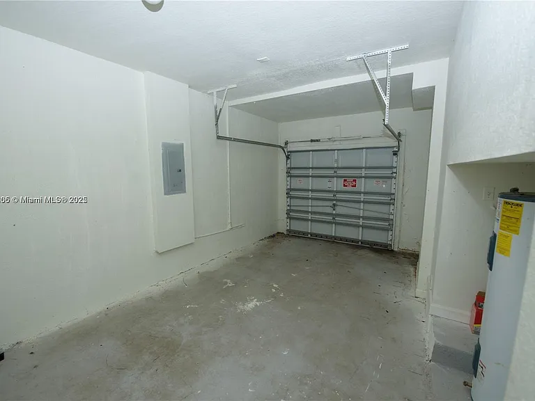 174 NE 32nd Ter — Photo 48