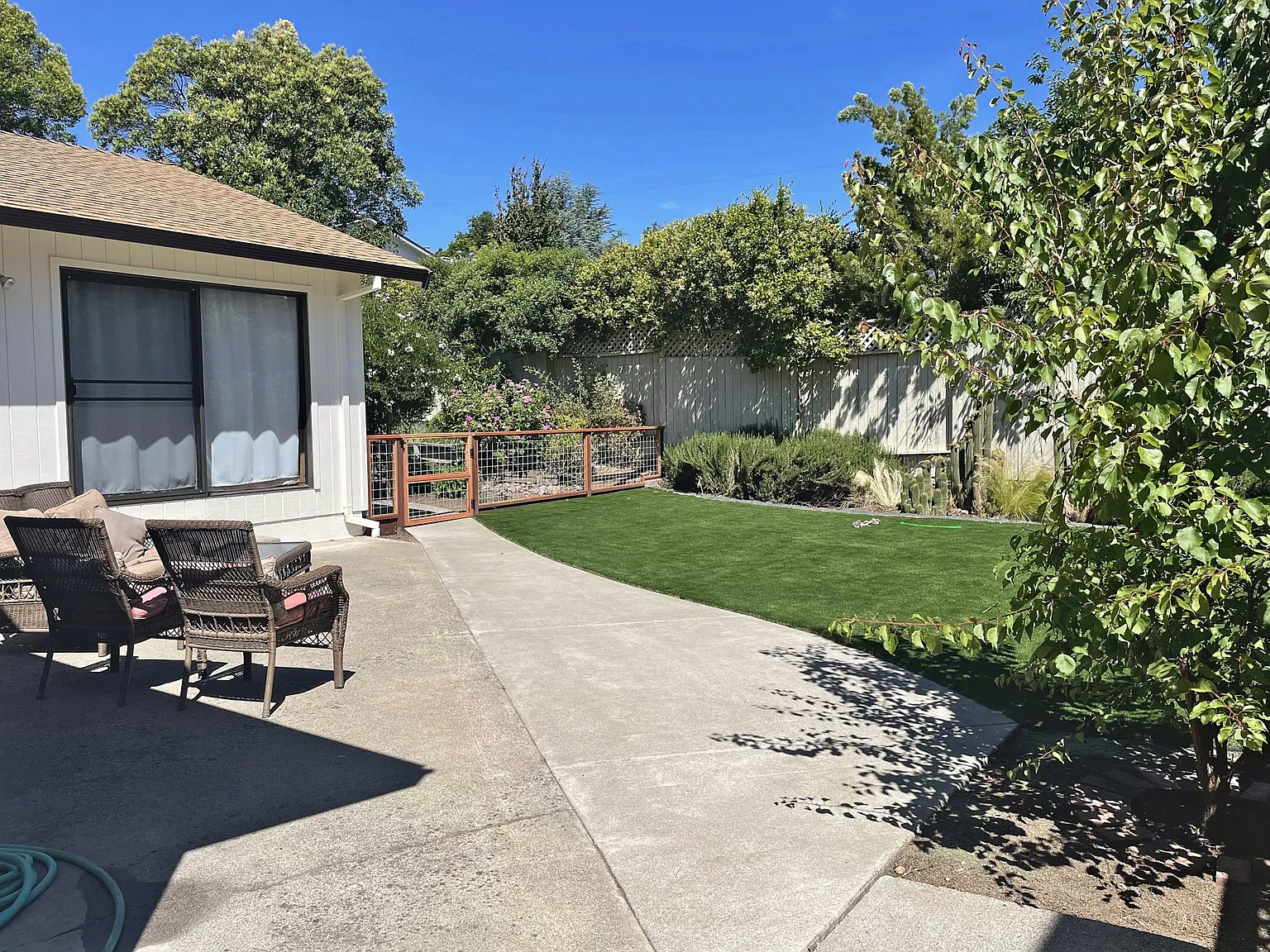 3 bed, 1456 sqft, $3,800 — Photo 2