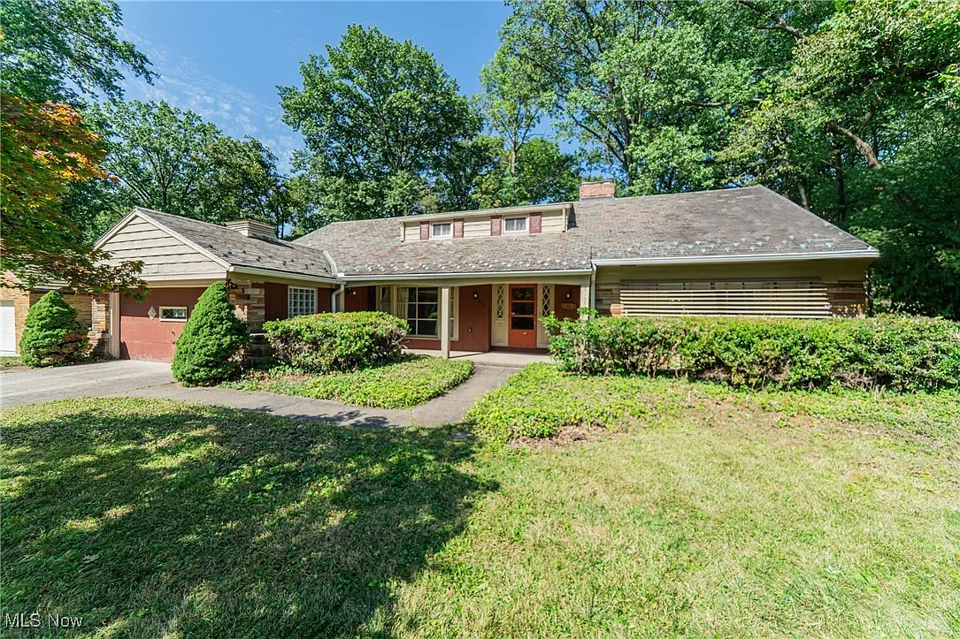 3153 Eastwick Dr photo 1