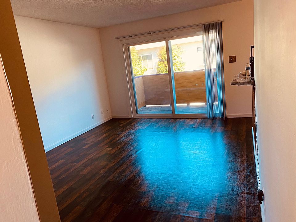 1st image of 25039 Cypress Ave #5