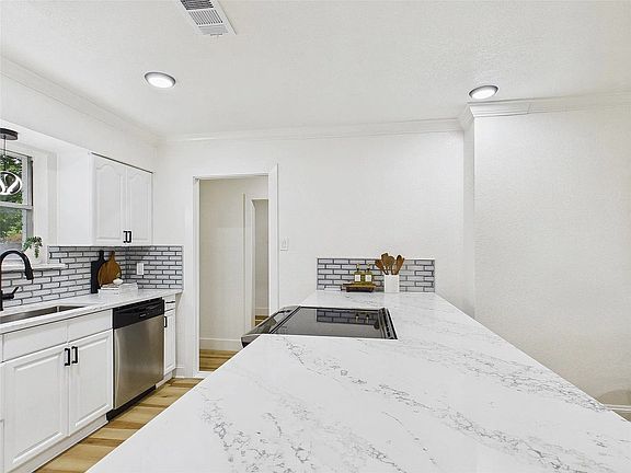 4th image of 4414 Pineridge Dr