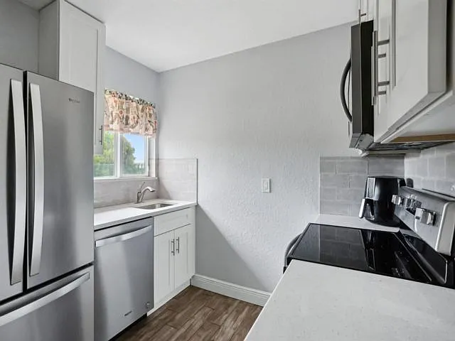 2227 NE 3rd Ave #1 — Photo 8
