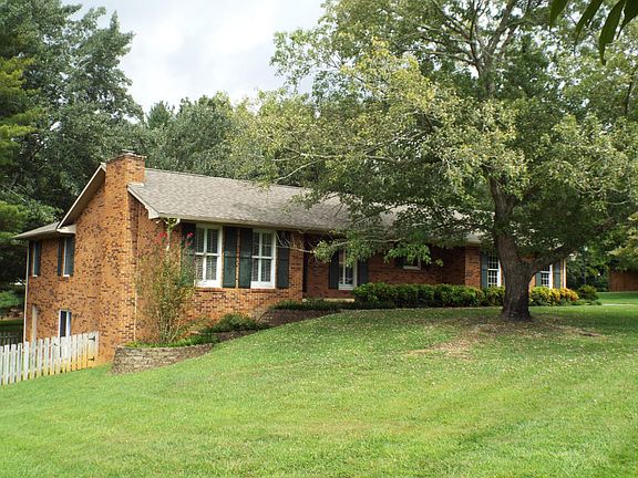 2nd image of 635 Lynn Cir