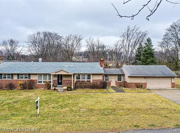 2nd image of 376 Lange Ave E