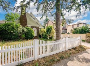 132 Raymond St, Rockville Centre, NY 11570