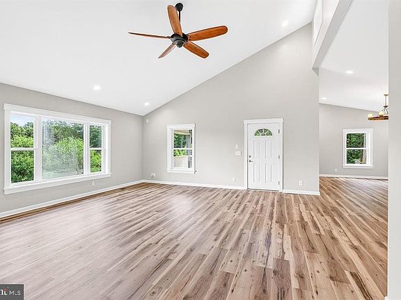 4th image of 8905 Shade Tree Ln