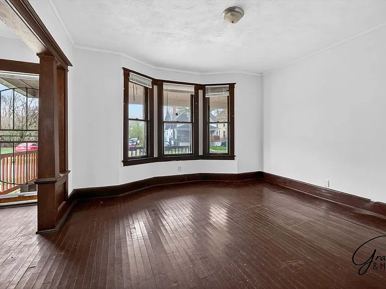 127 W Buena Vis — Photo 4