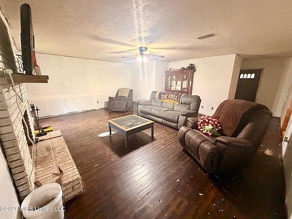 2nd image of 1068 Buck Cir