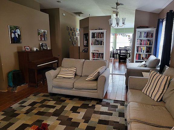 3rd image of 920 Buttercup Dr