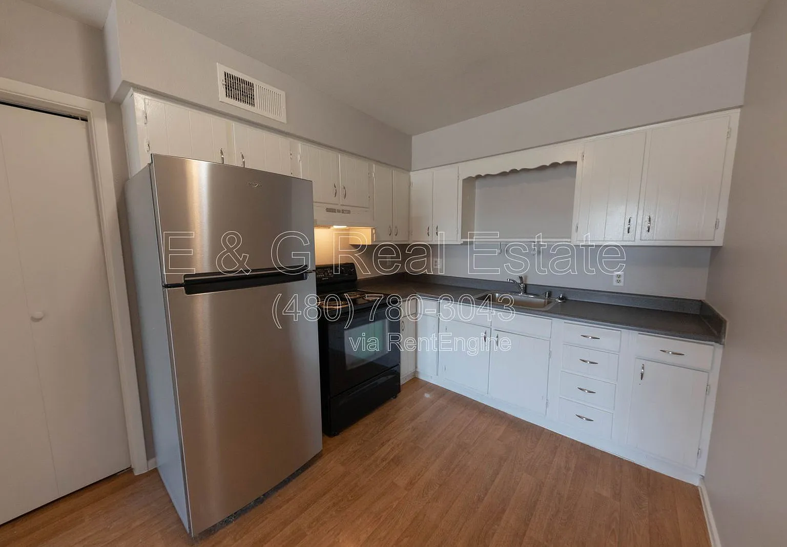 2 bed, 1.0 bath, 900 sqft, $1,050 — Photo 1