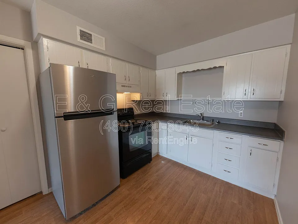 563 N Cherry
