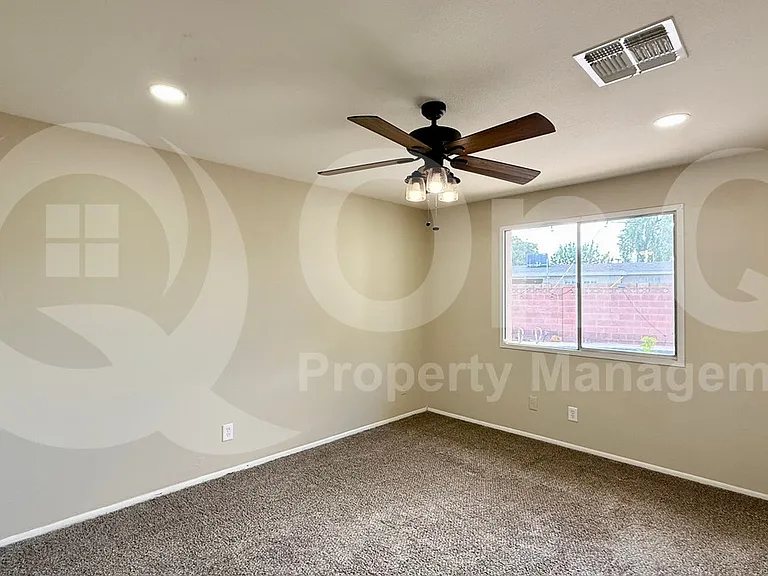 1275 E Loma Vista Dr — Photo 16
