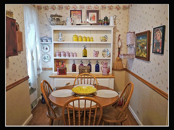 3rd image of 8375 Woodhaven Blvd APT 4B