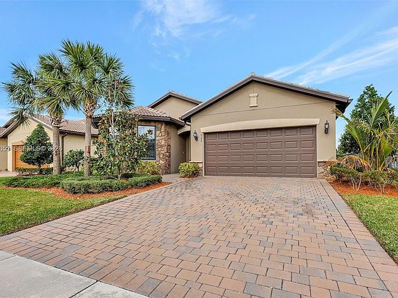 3rd image of 727 SE Boboli Way