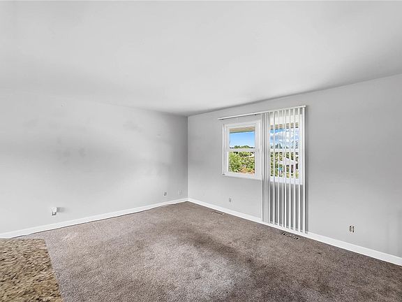 4th image of 4544 College View Dr