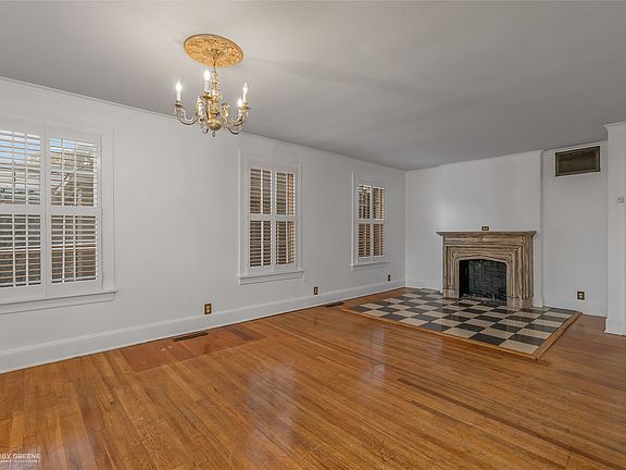 3rd image of 528 Dudley Dr