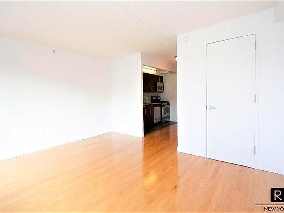 5th image of 555 W 23rd St #Sk4
