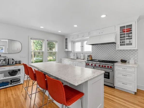621 Cedar Lake Rd S, Minneapolis, MN 55405