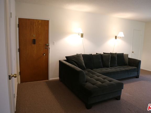 3rd image of 1331 N Gardner St #8