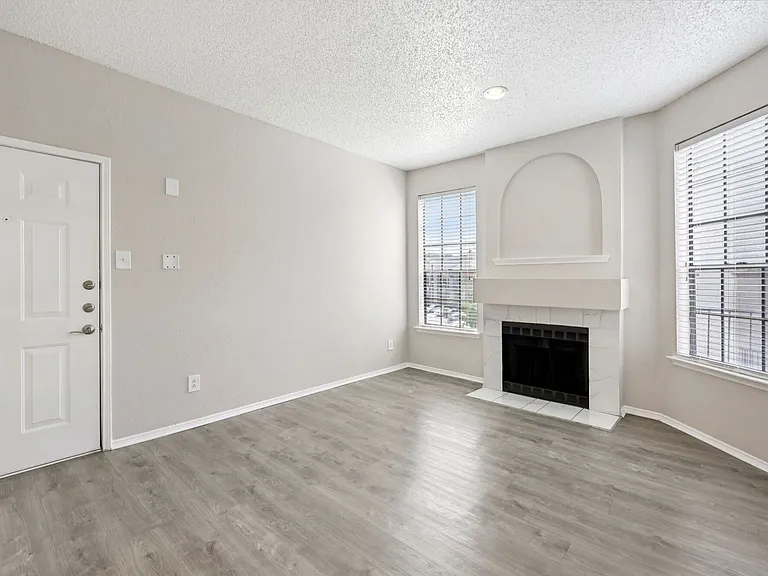 Oaks White Rock — Photo 25