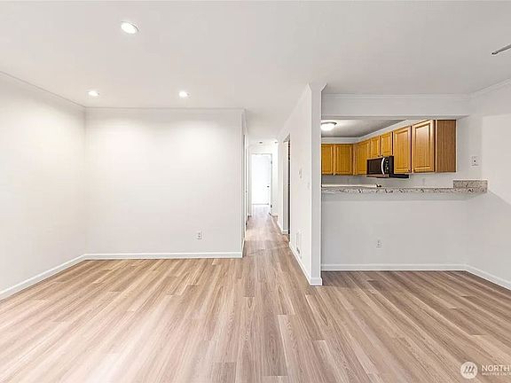 3rd image of 10026 NE 127th Pl APT D-117