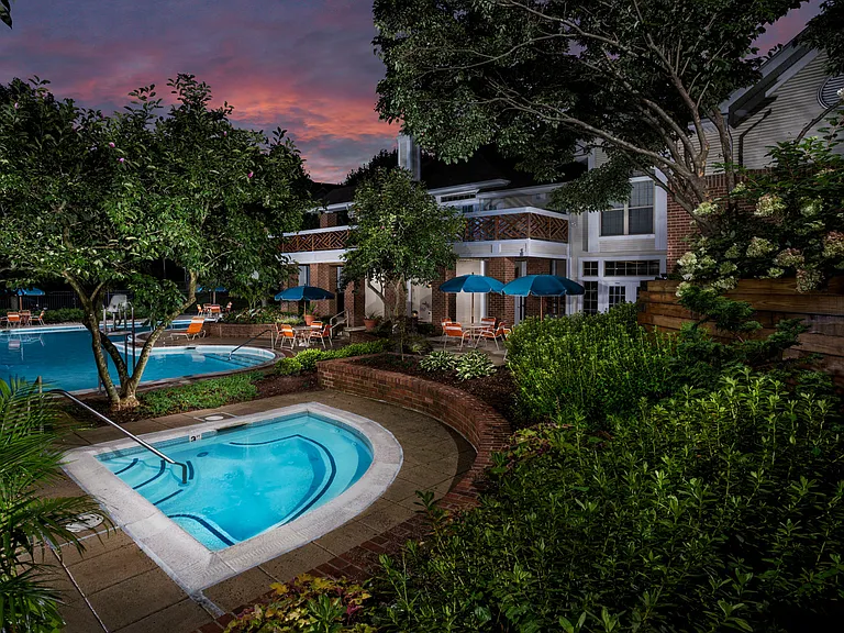 Seneca Club Apartments — Photo 12