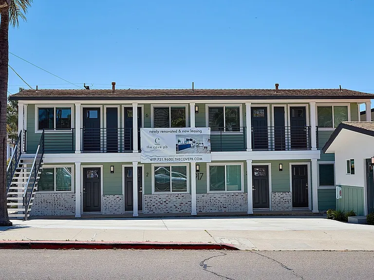 Newly Renovated Community 2 Blocks From The Beach! — Photo 27