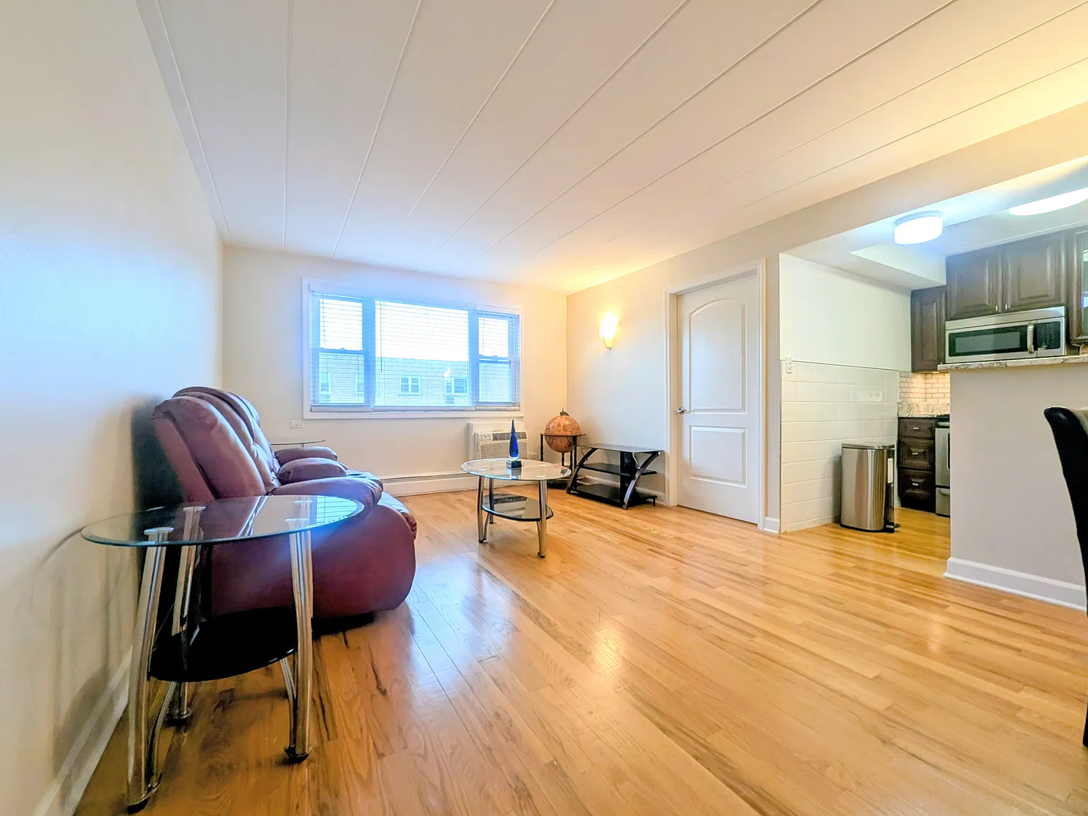 2 bed, 700 sqft, $1,450 — Photo 2