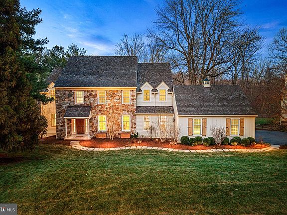 3rd image of 205 Ravenscliff Rd