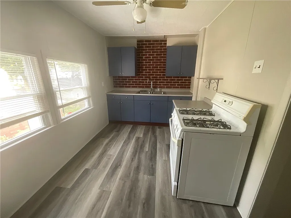 2 bed, 1.0 bath, 970 sqft, $1,400 — Photo 2