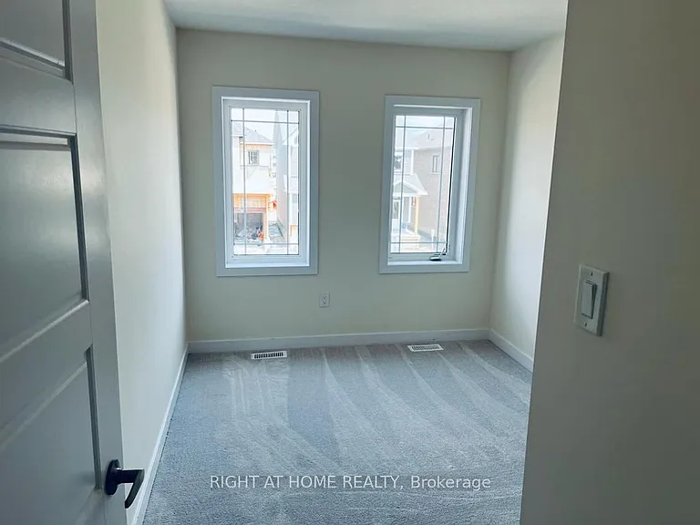 217 Wilmot Rd E — Photo 23
