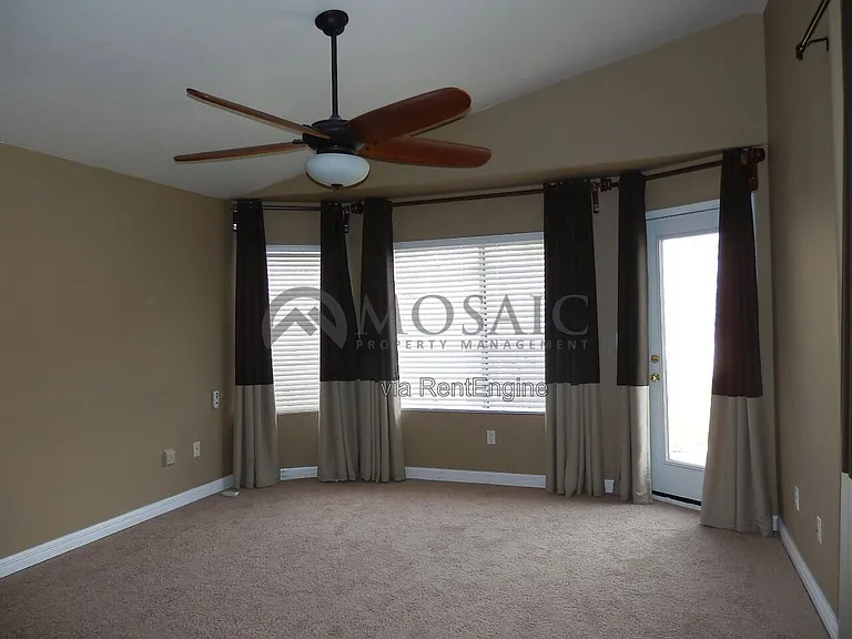 2106 E Briarwood Ter — Photo 9