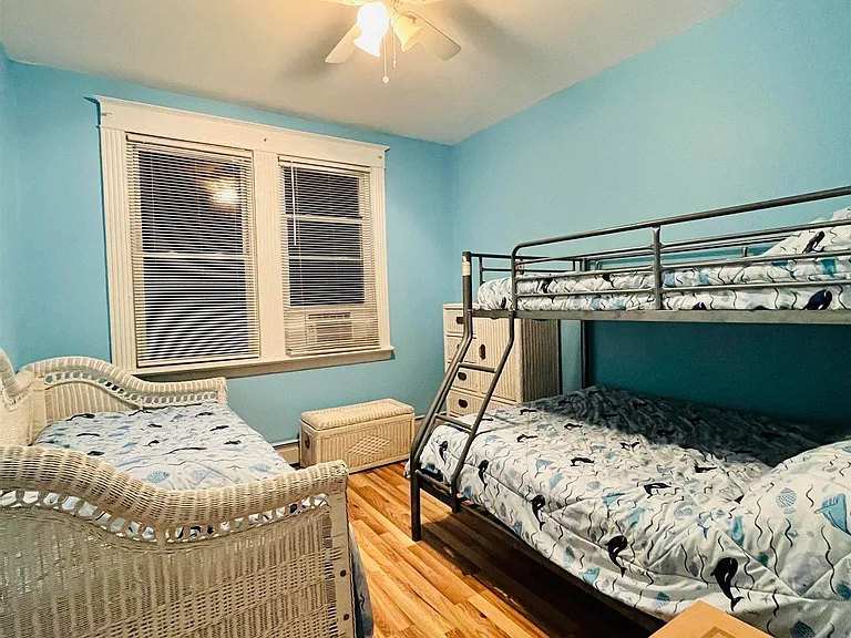 122 Dewey Pl — Photo 15