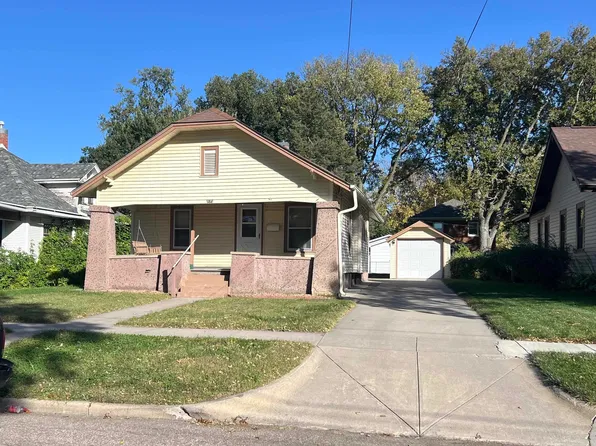 830 N Williams Ave, Hastings, NE 68901