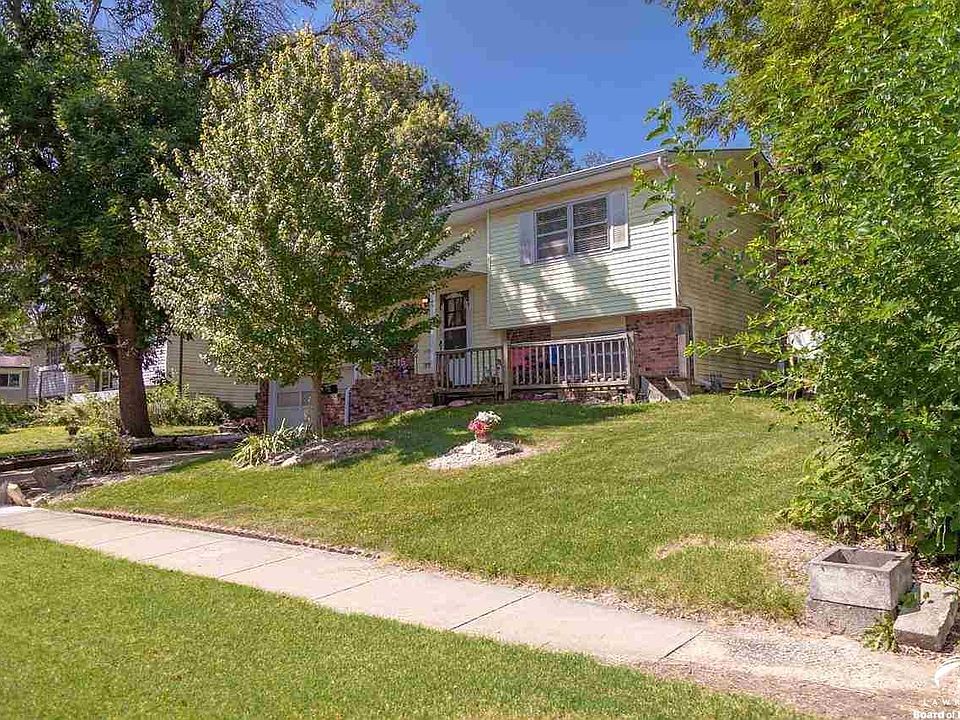 2415  Cedarwood Lawrence, KS listing photo #1