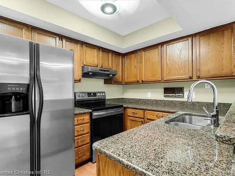 6651 Hearthside Ct — Photo 8